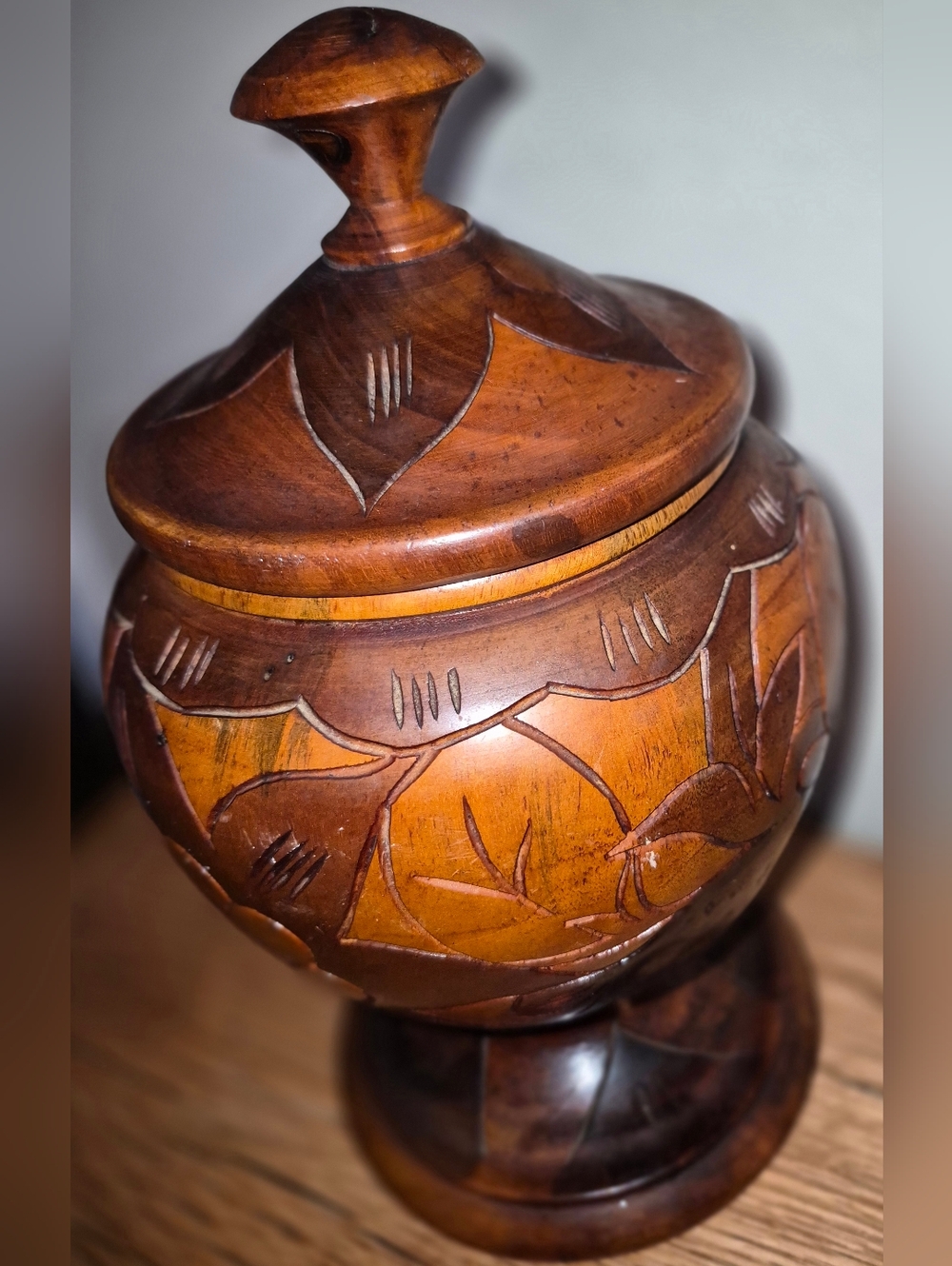 Vintage Hand-Carved Wooden Jar with a pedestal base and lid L, Golk Art - Picture 3 of 5